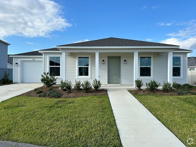 Building Photo - NEWER HOME adjacent to The Villages in all...
