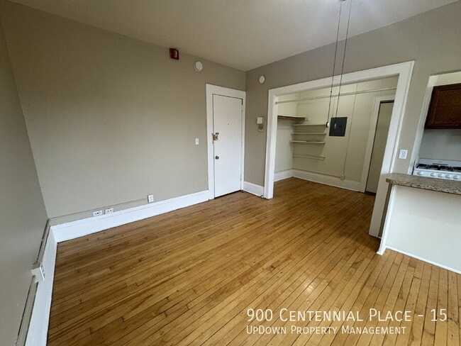 Building Photo - 900 Centennial Pl Unit 15