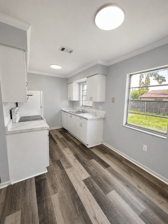Photo - NICE Bradenton 4BR/2BA Home in Quiet Residential Neighborhood