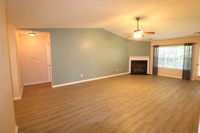 Photo - 128 Dover Dr