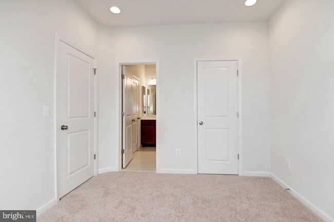 Photo - 42482 Dogwood Glen Square