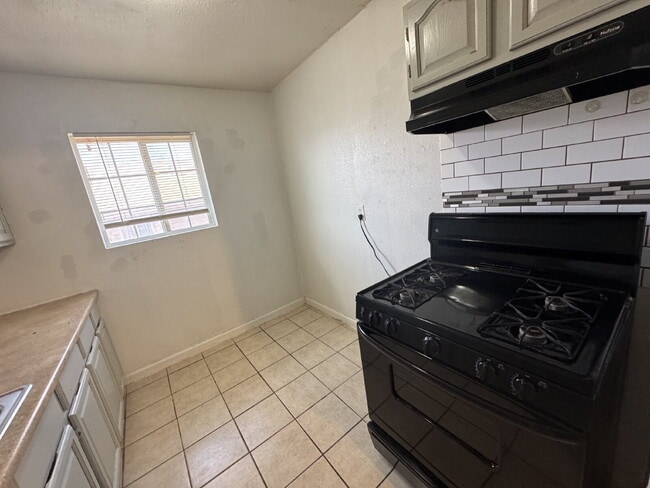 Photo - Fouplex unit ready to move in in Castle Hill! Unit 3