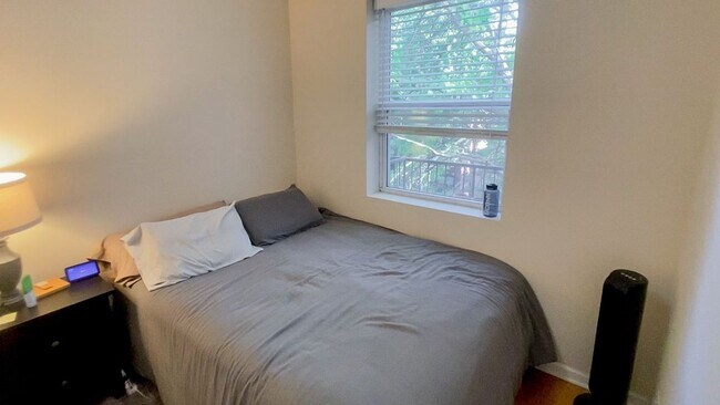 Photo - 2520 W Leland Ave Unidad B7