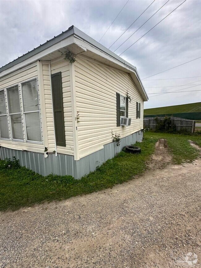 Building Photo - 6850 Bratt Rd Rental