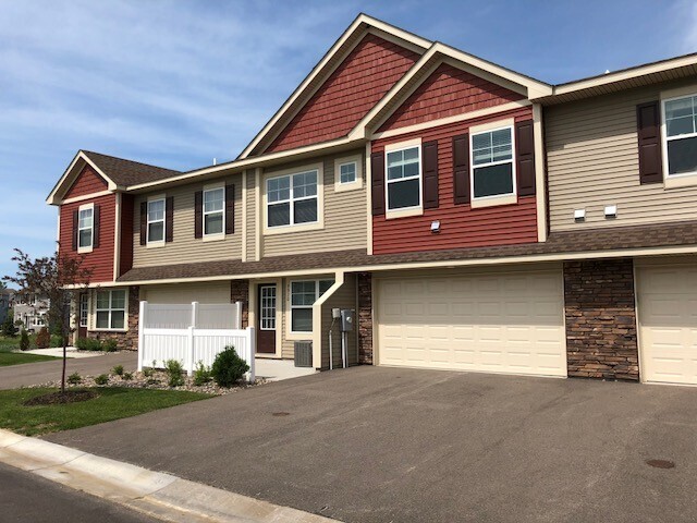 Building Photo - Available April 1st Spacious 3 Bedroom 2.5 Bath Townhome in Lake Elmo