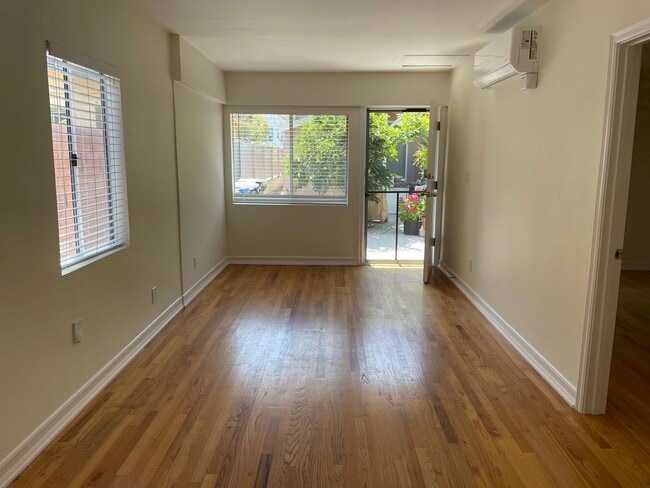 Photo - 1 Bed 1 Bath with In Unit Laundry and AC Available in PRIME Echo Park! Unit #1447 1/2