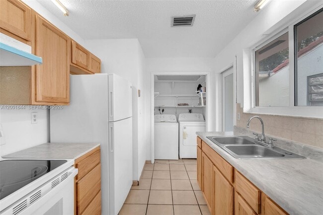 Photo - 535 NW 44th Ave Unidad 1