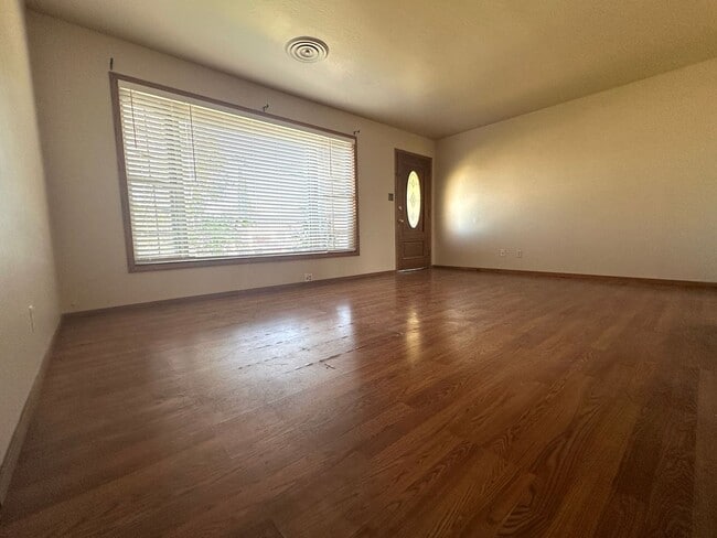 Photo - Lovely 3 Bed, 1 Bath with large backyard