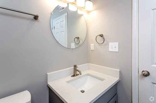 2BR, 1BA - 900 SF - Bathroom
