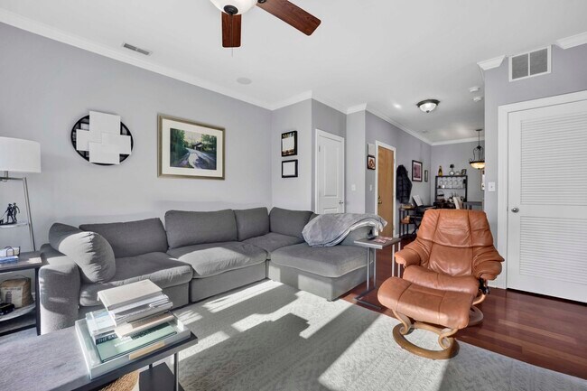 Photo - 1608 W Byron St Unit 2E