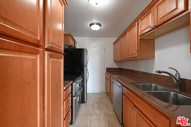 100 S Doheny Dr Unit 424