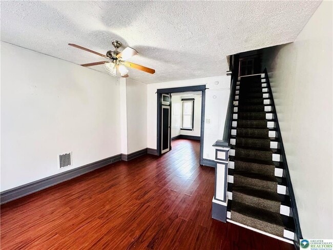 Photo - 637 N Penn St