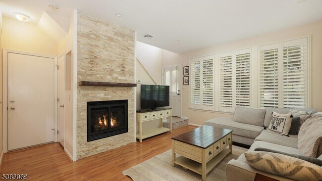 Photo - 19 Quail Brook Ct