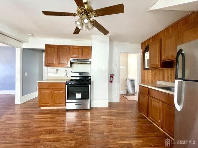 Photo - 140 Barnard St