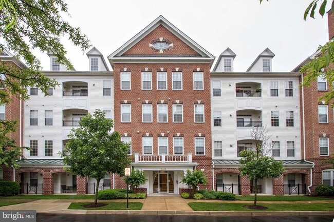 Building Photo - 5801 Clipper Ln Unit 2