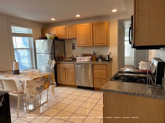 Building Photo - 29 Brackett St Unit 2P Rental