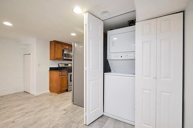 Photo - 135 S St NW Unit 2