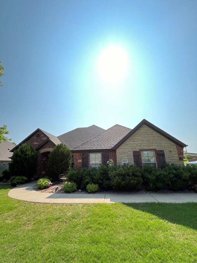 4 bedroom 3 bath home in desirable Bentonv... - 4 bedroom 3 bath home in desirable Bentonv...