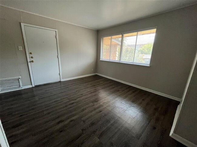 Building Photo - 3304 Red River St Unit 201 Rental