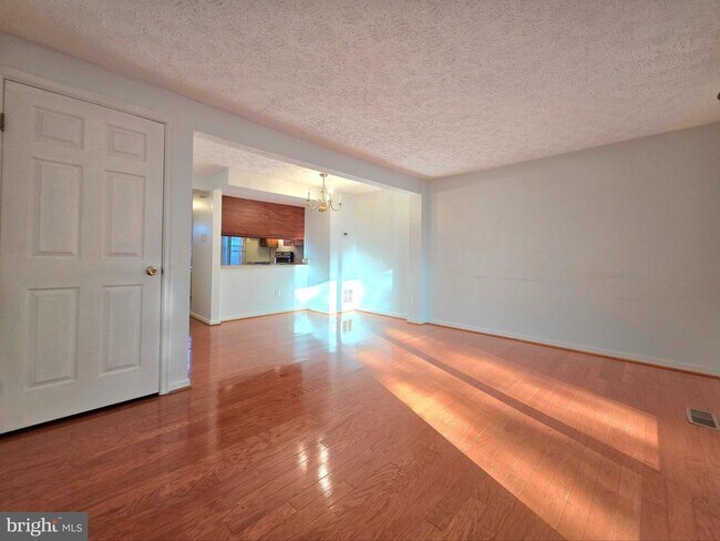 Photo - 8557 Koluder Ct