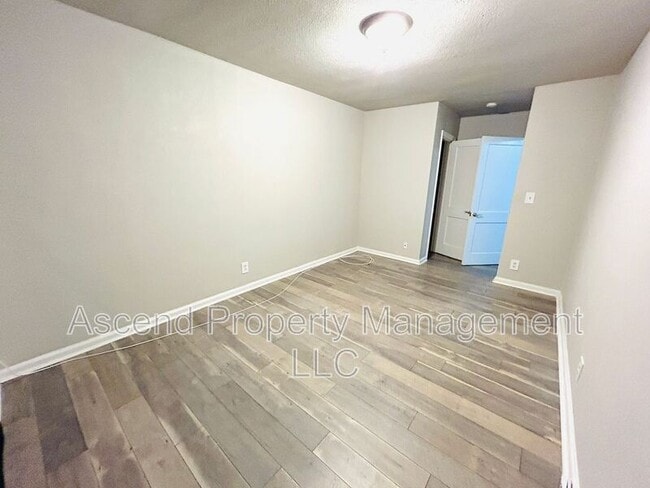 Photo - 217 Sequoia Dr