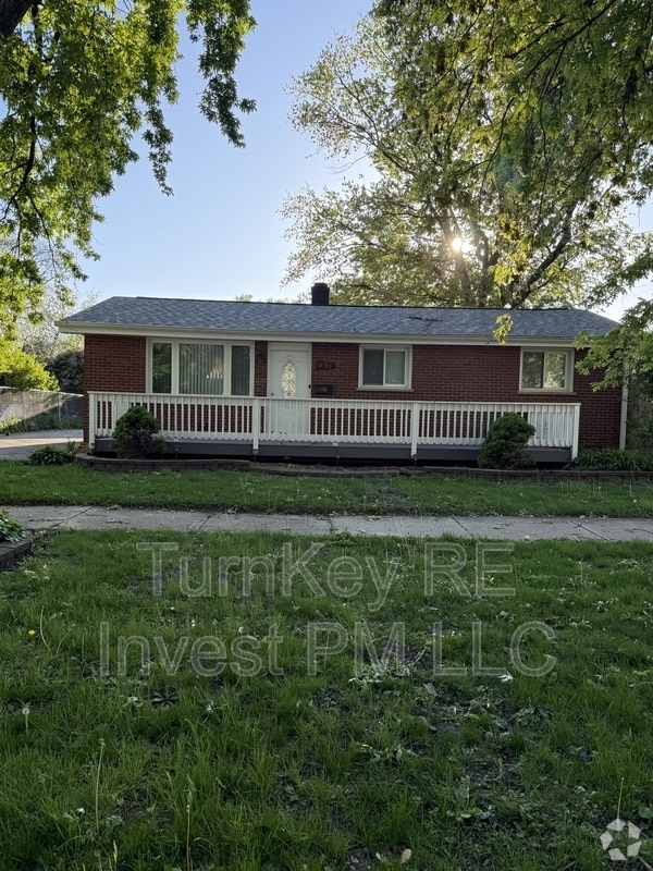 Building Photo - 14508 Hamlin Ave Rental