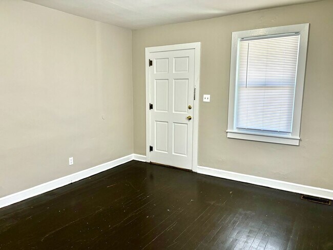 Photo - Spacious 2 bedroom home near Churchill Dow...