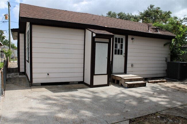 Photo - 7120 Avenue O