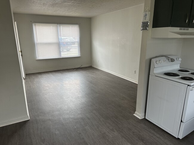 Photo - 10404 Greentree Ln