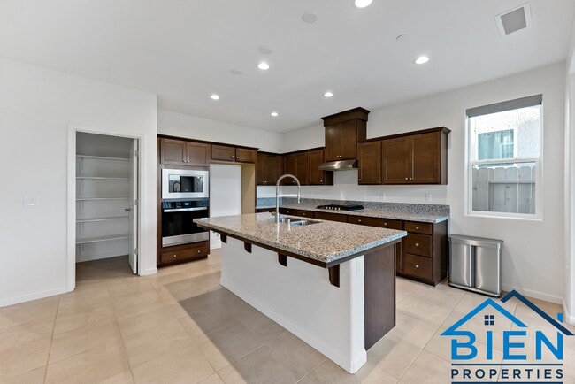 Photo - 1227 Las Rosas Ave