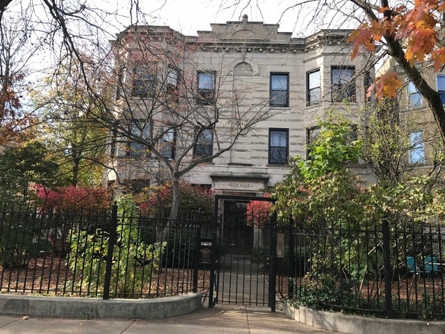 Building Photo - 3216 W Altgeld St Unit G Rental