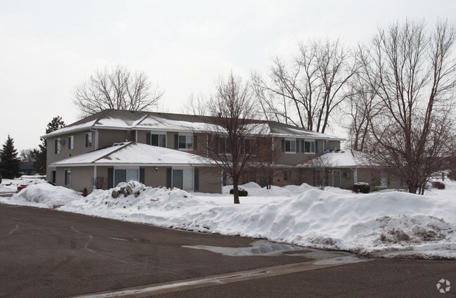 Corte del Cuervo - Raven Court Townhomes