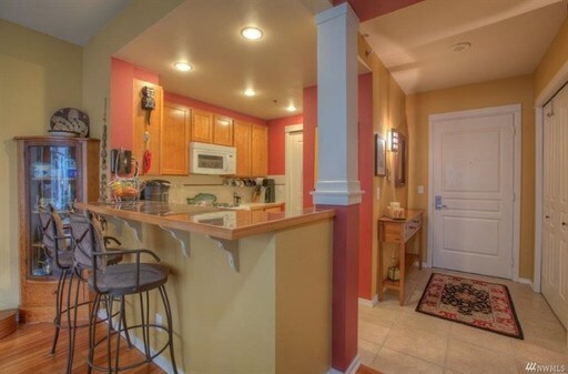 Photo - Spacious 1 Bedroom Condo in Belltown Available Now!