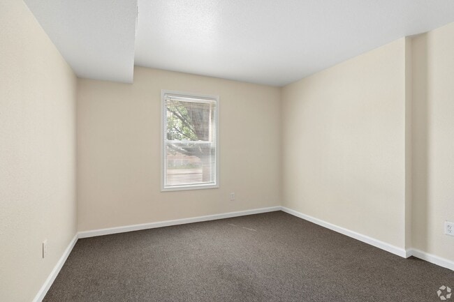 Photo - College Hill Apartments
