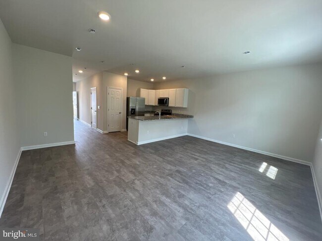 Photo - 172 College Dr