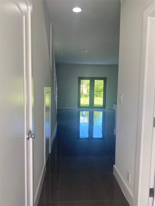 Photo - 5613-5615 Polk St