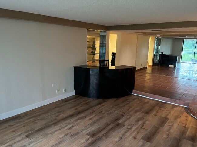 Photo - 3760 Inverrary Dr Unit 1T