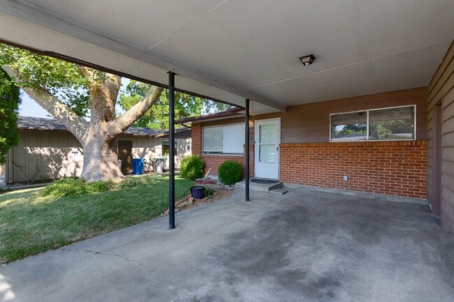 Photo - Boise, Duplex, 2Bd/1Bth/CP, 1015Sqft, Dishwasher, Washer and Dryer Hook up, Fenced