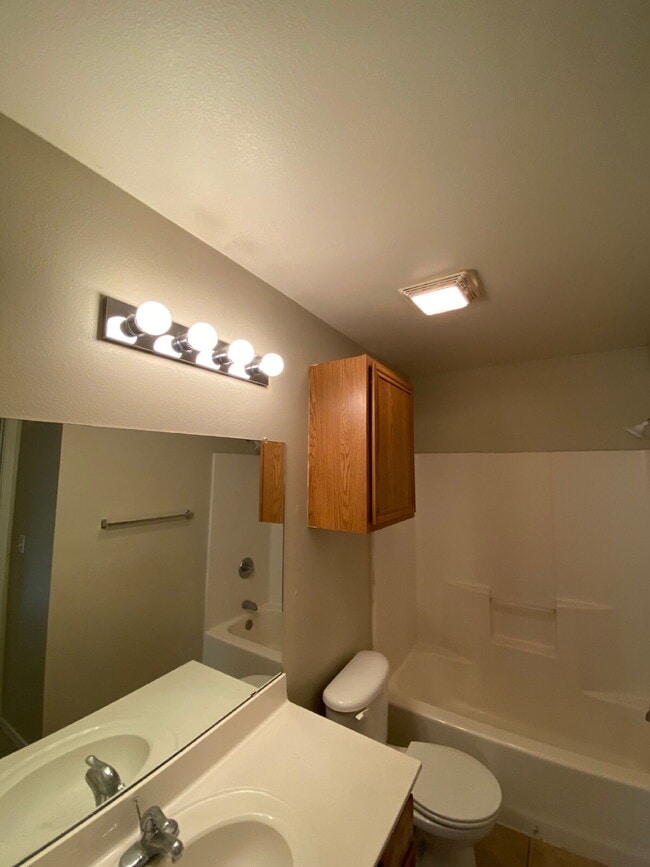 Photo - Pre-Leasing for Summer/Fall 2026 - 3/3/2 with easy access to the loop!