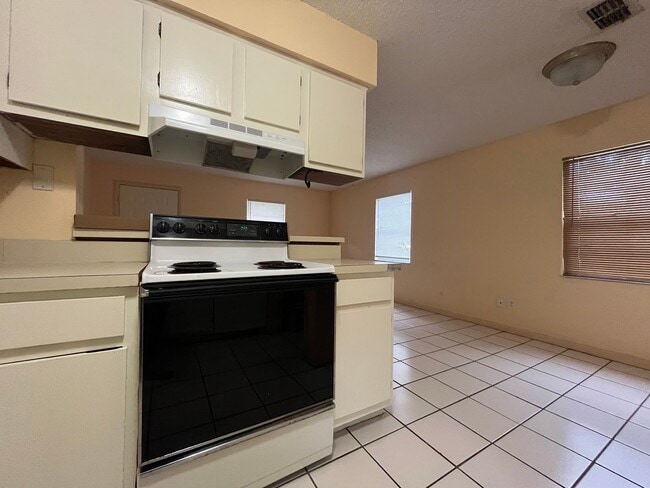 Photo - 2 bed/2 bath in Lakeland!