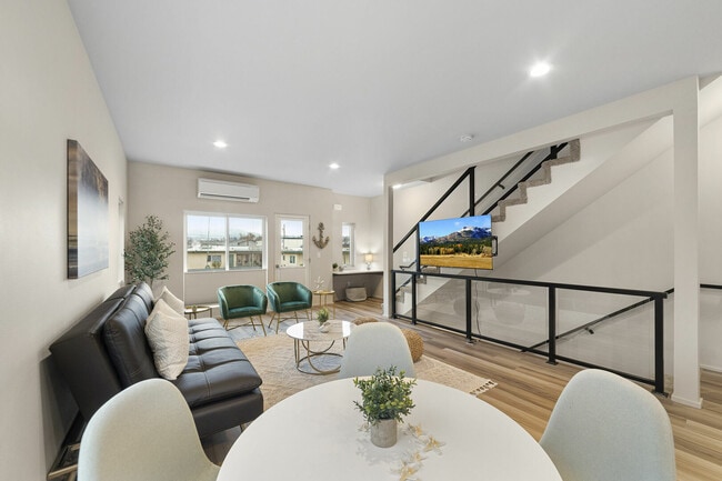 Building Photo - 904 21st St Unit 904