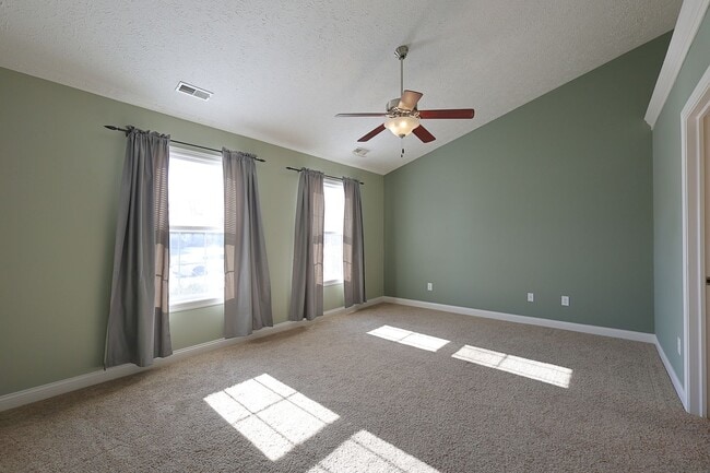 Photo - Room Share Rental: Spacious 2 Bedroom / 2 ...
