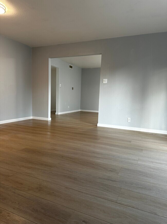 Photo - 1600 60th Ave