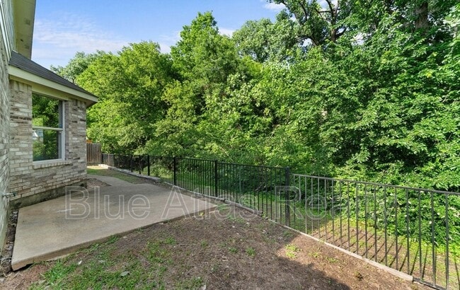 Photo - 1817 Cedarbriar Dr