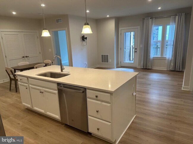 Photo - 46270 Mount Allen Ter Unidad 203