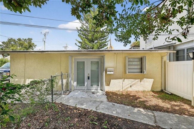 Building Photo - 410 SW California Ave Unit B Rental