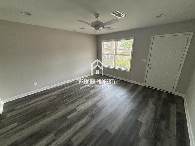 Photo - 144 Bradford Cir