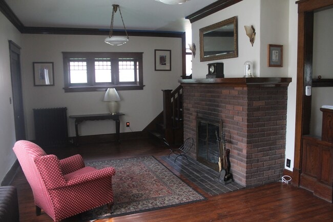 Encanto del viejo mundo. Fuego cálido en el invierno. - 106 SE 2nd Ave