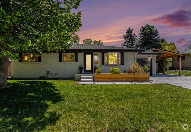 Building Photo - STUNNING 5BD/3BA Home in Centennial, CO! A...