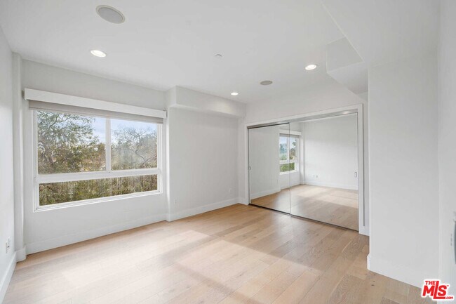 Photo - 438 Arnaz Dr Unit 106